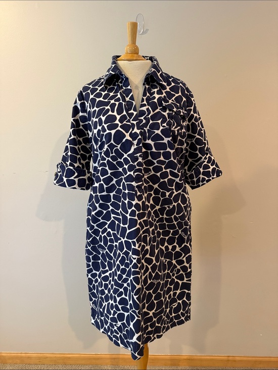 Lilly Pulitzer Dresses & Skirts - Lilly Pulitzer Navy and White Giraffe-Print Shirt Dress